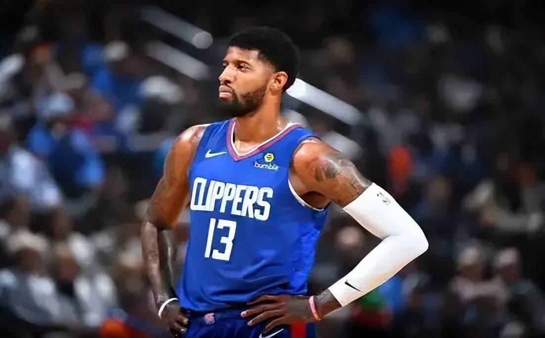 C罗被罚下后，爱尔兰一酒吧盛况：球迷鼓掌庆祝+击掌拥抱（C罗染红后，爱尔兰酒吧沸腾：球迷鼓掌欢呼、击掌相拥）