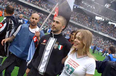 足球中超重金投入青训，多所足球学校开建（中超加码青训投入，多所足球学校陆续开建）