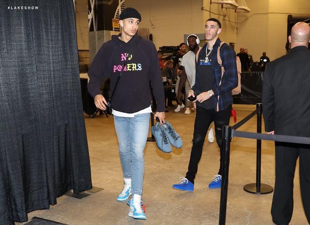 离谱的手感！库明加10投1中贡献4分7篮板3助攻（手感冰冷！库明加10投1中仅4分7板3助）