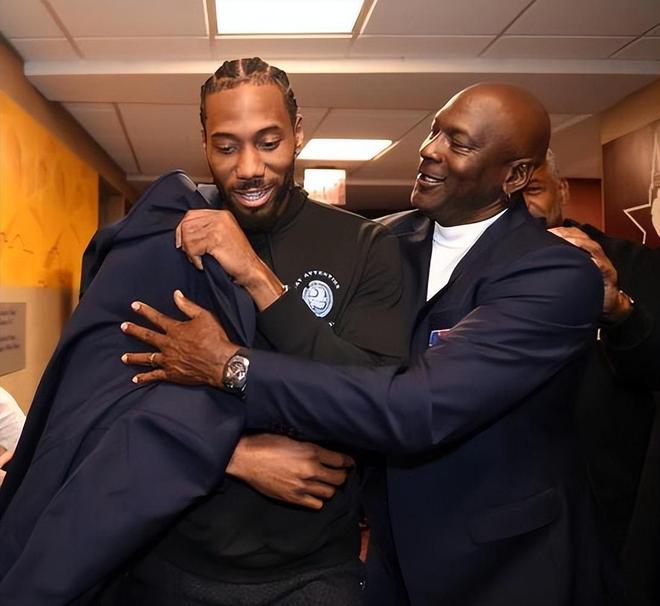 提前布局，世体：齐达内想带执教皇马时的2名助手同去法国队（世体：齐达内提前筹划，若执掌法国队将携皇马时期两位助手）