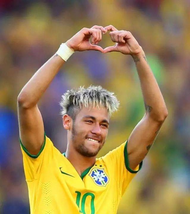 C罗四大难以打破的记录，强如梅西都无法实现（C罗四项难破纪录，梅西也难以企及）