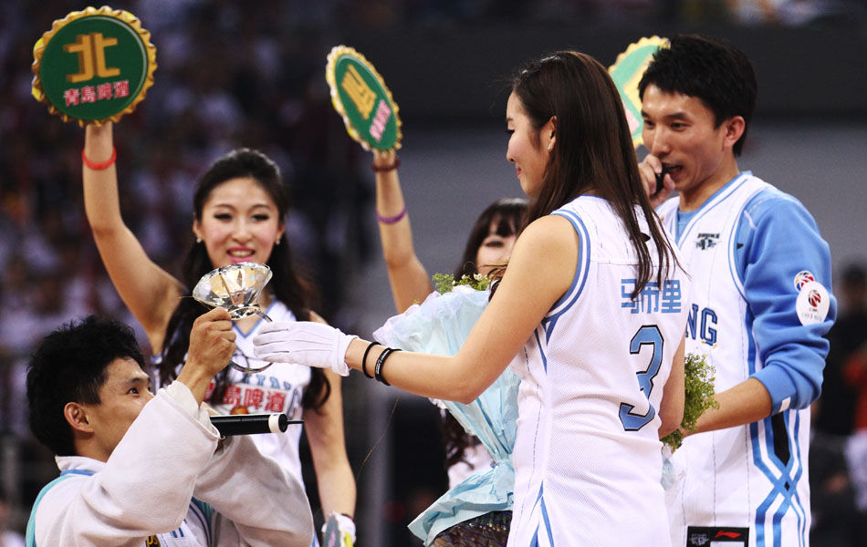 迪亚斯：这是一个充满情绪的夜晚；祝阿什拉夫能早日重返赛场（迪亚斯：情绪起伏的一晚，盼阿什拉夫尽快重返赛场）