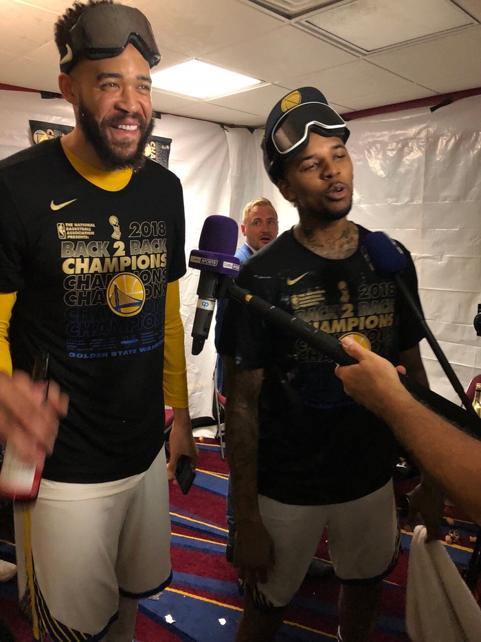 切尔西官网更新一线队名单，斯特林、韦加等9名球员未在列（切尔西官网公布新一线队名单：斯特林、韦加等9人未入选）