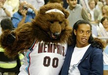 NBA焦点战：凯尔特人主场逆转猛龙（NBA焦点对决：凯尔特人主场完成逆转，力克猛龙）