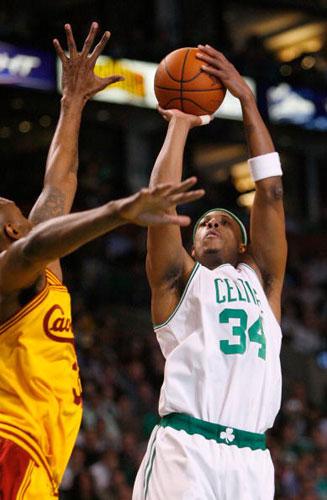 广东一夜3消息！杜锋吃徐杰醋，张皓嘉被彻底放弃，麦考尔复出（广东队一夜三讯：杜锋对徐杰生醋意，张皓嘉遭彻底弃用，麦考尔完成复出）