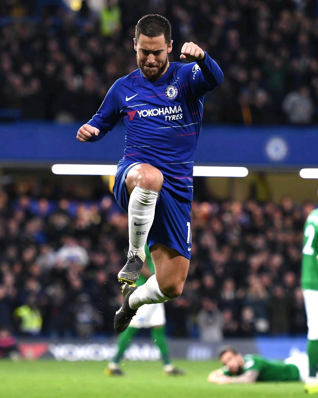 挑起大梁！卡斯尔狂轰30+10+6，得分创赛季新高（火力全开！卡斯尔30+10+6大爆发，单场得分刷新个人赛季新高）