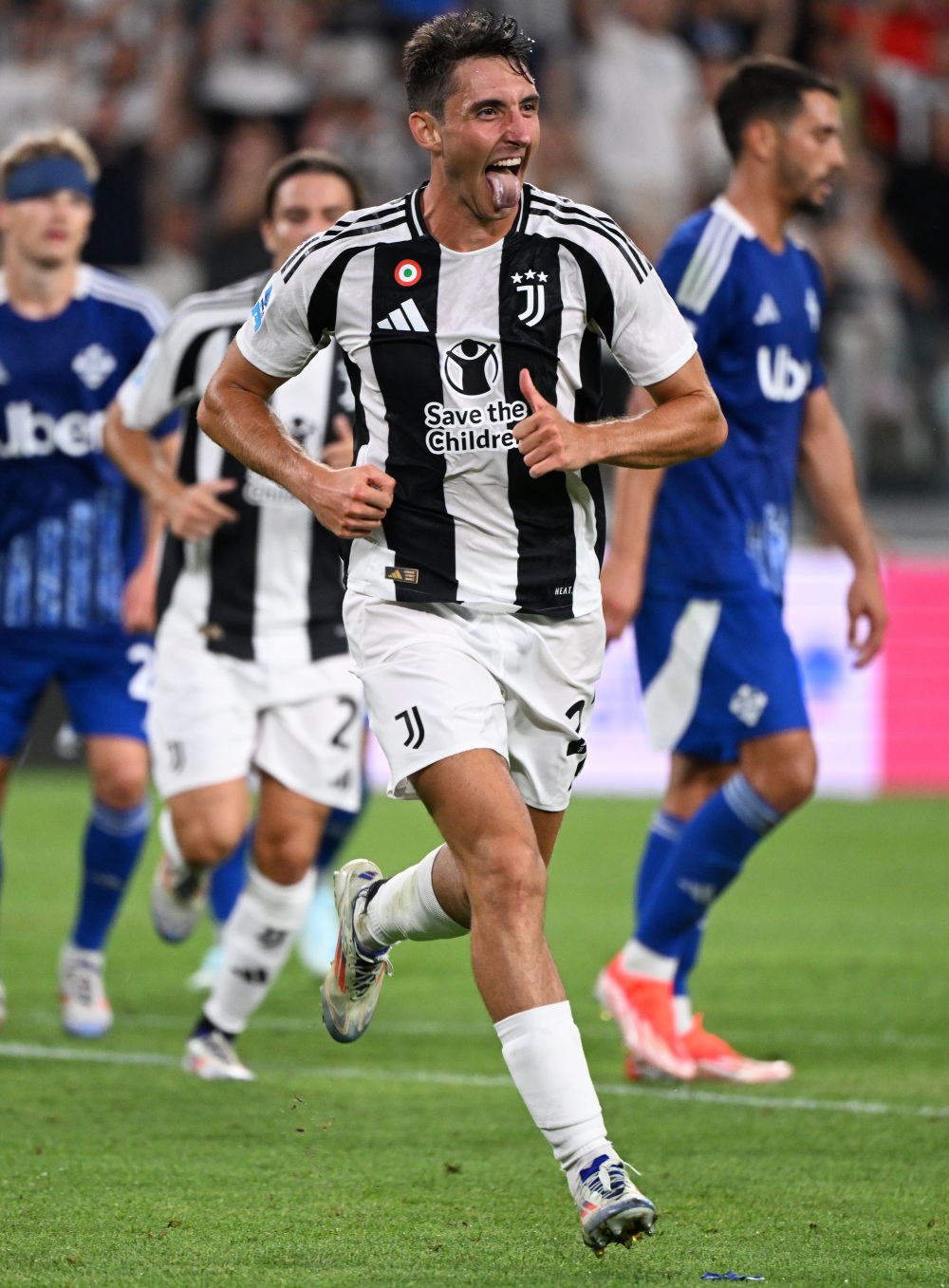 19岁192天，韦德拉奥果成为近71年德国队首秀破门最年轻球员（19岁192天，韦德拉奥果刷新德国队近71年来首秀进球最年轻纪录）